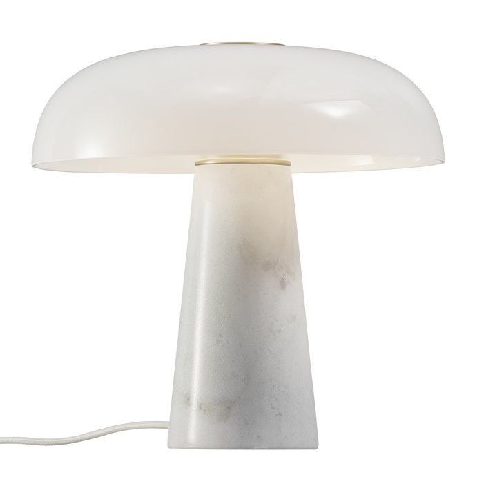 Stolní lampa Nordlux Glossy z exkluzivních materiálů jakými jsou mramor, mosaz a opálové sklo je přímo ztělesněním vkusného a nesmírně elegantního designu.  (bílá)