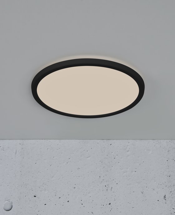 Jednoduché kruhové stropní svítidlo Oja od Nordluxu nenásilně doplní každý prostor s 3stupňovým stmívačem s možností volby teploty světla