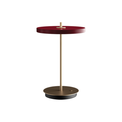 elegantní designová stolní lampa se zabudovaným LED panelem a difuzorem obsahující skrytý USB port pro možnost nabíjení mobilních telefonů, třístupňový stmívač