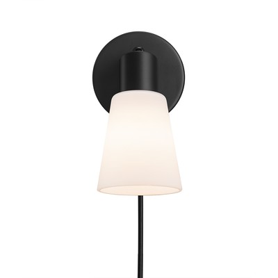 Minimalistická nástěnná lampička Nordlux Cole v černém provedení se stínítkem z opálového skla, možnost zakoupení lampičky s jedním nebo se dvěma stínítky