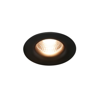 Šetrné bodové svítidlo Starke od Nordluxu vydává neoslňující světlo, nabízí možnost paralelního zapojení. Dvě barevné provedení – černá nebo bílá.