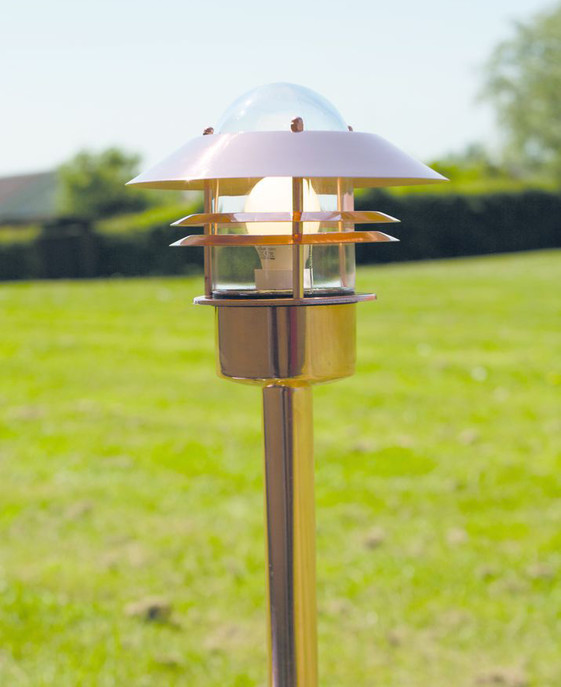 Krásná a elegantní zahradní lampa v klasickém funkčním designu ve třech provedeních s úpravou odolnou proti klimatickým podmínkám