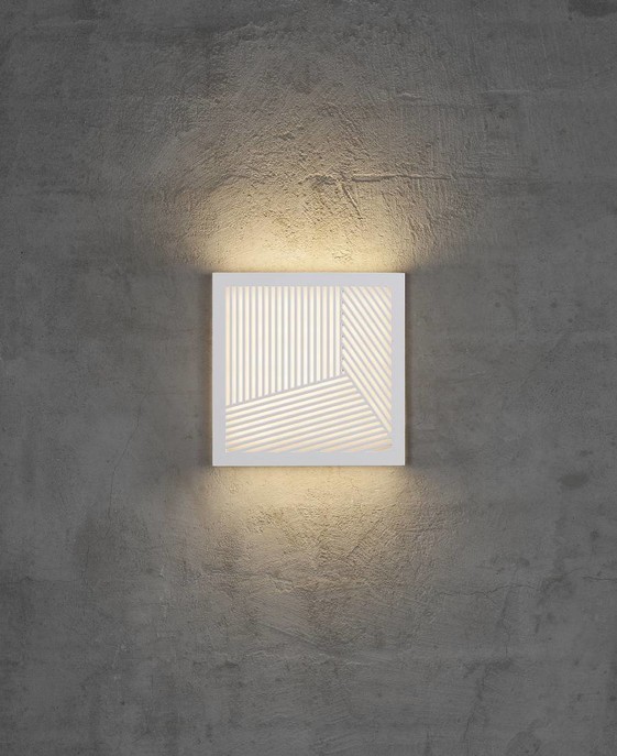 Venkovní nástěnné světlo Maze Straight od Nordluxu. Čtvercový tvar s originální dekorací. 