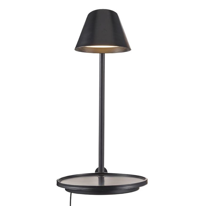 Stay od Nordluxu je multifunkční lampička, stolní nebo nástěnná, v podstavci zabudovaný USB výstup, v černé a šedé barvě. (černá)