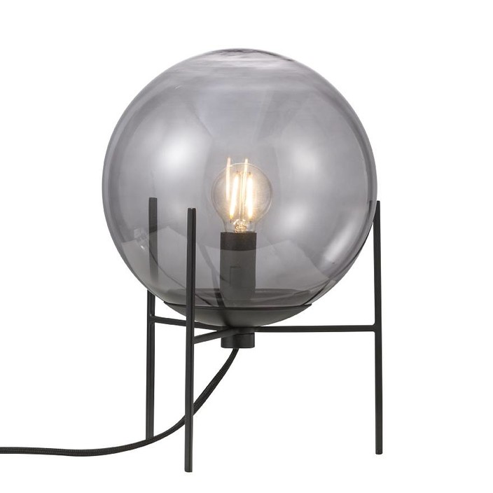 Stolní lampička Alton od Nordluxu. Spojení jednoduchosti a elegance (kouřové sklo, černá)